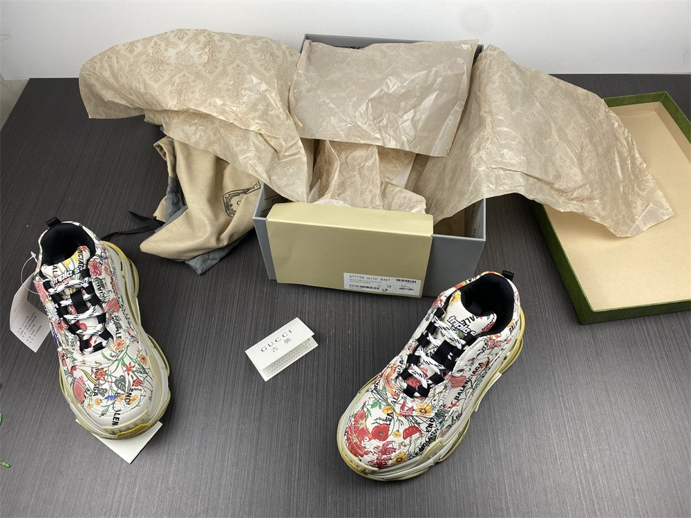 Ba*len*cia*ga triple s x gc