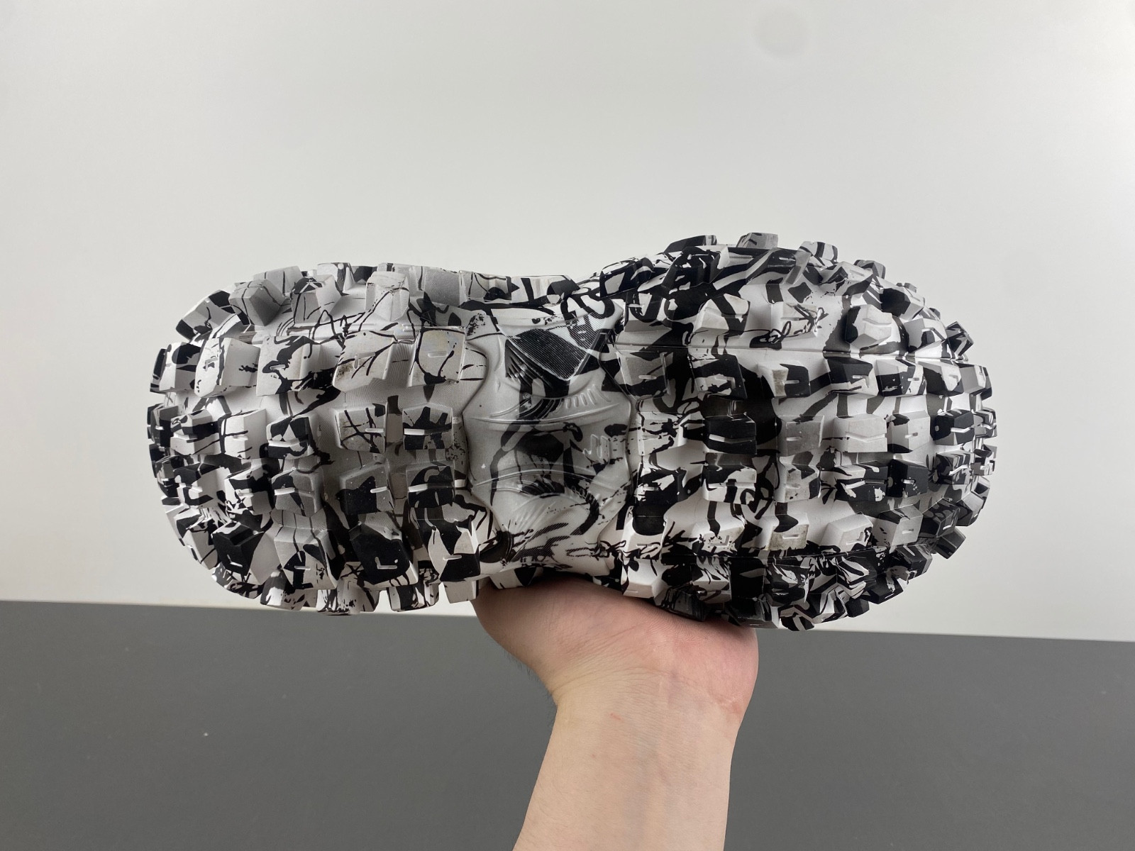 Ba*len*cia*ga 685613-w2rg1 9010