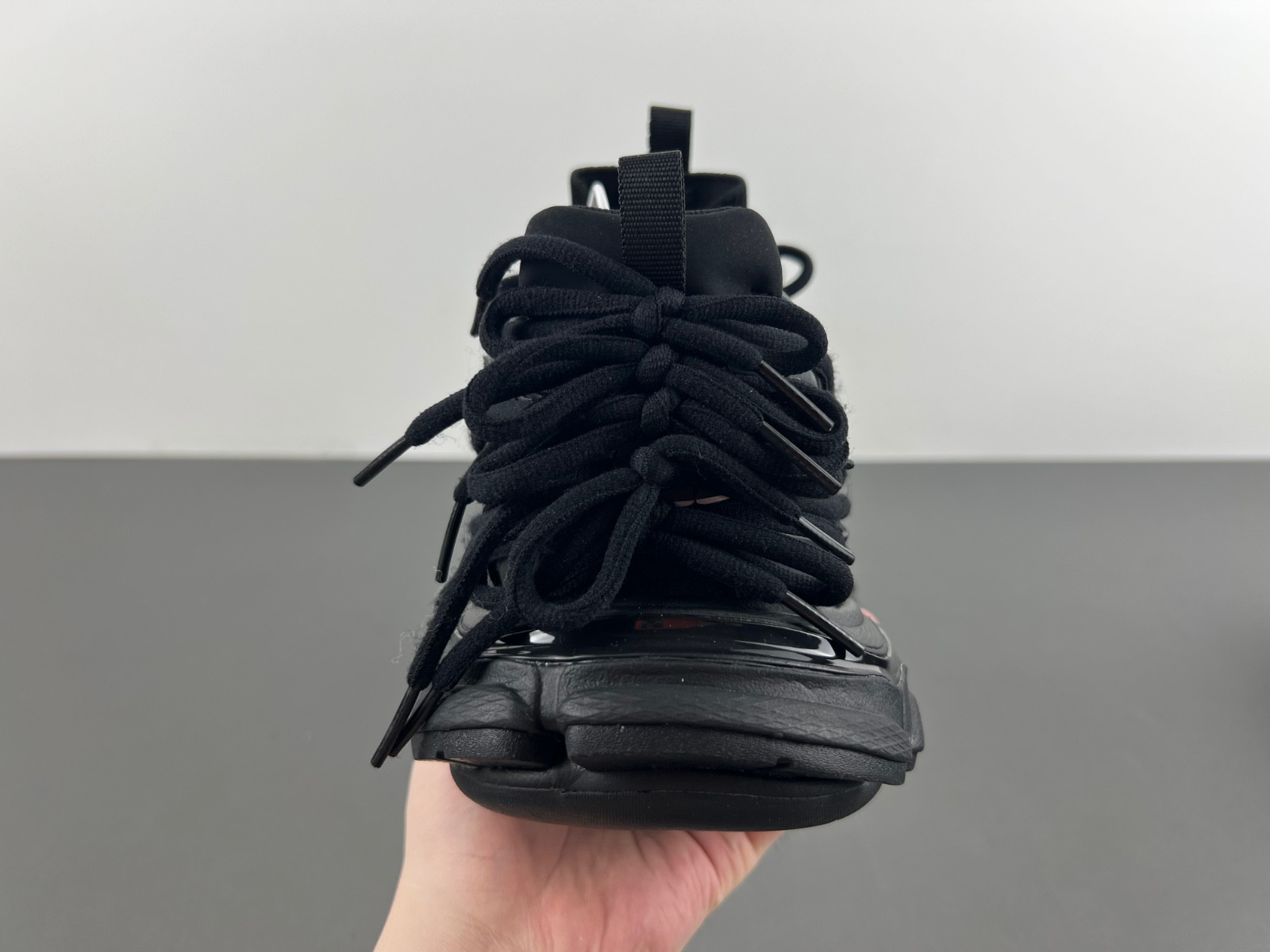 Ba*len*cia*ga track 786281 w3co1 1000