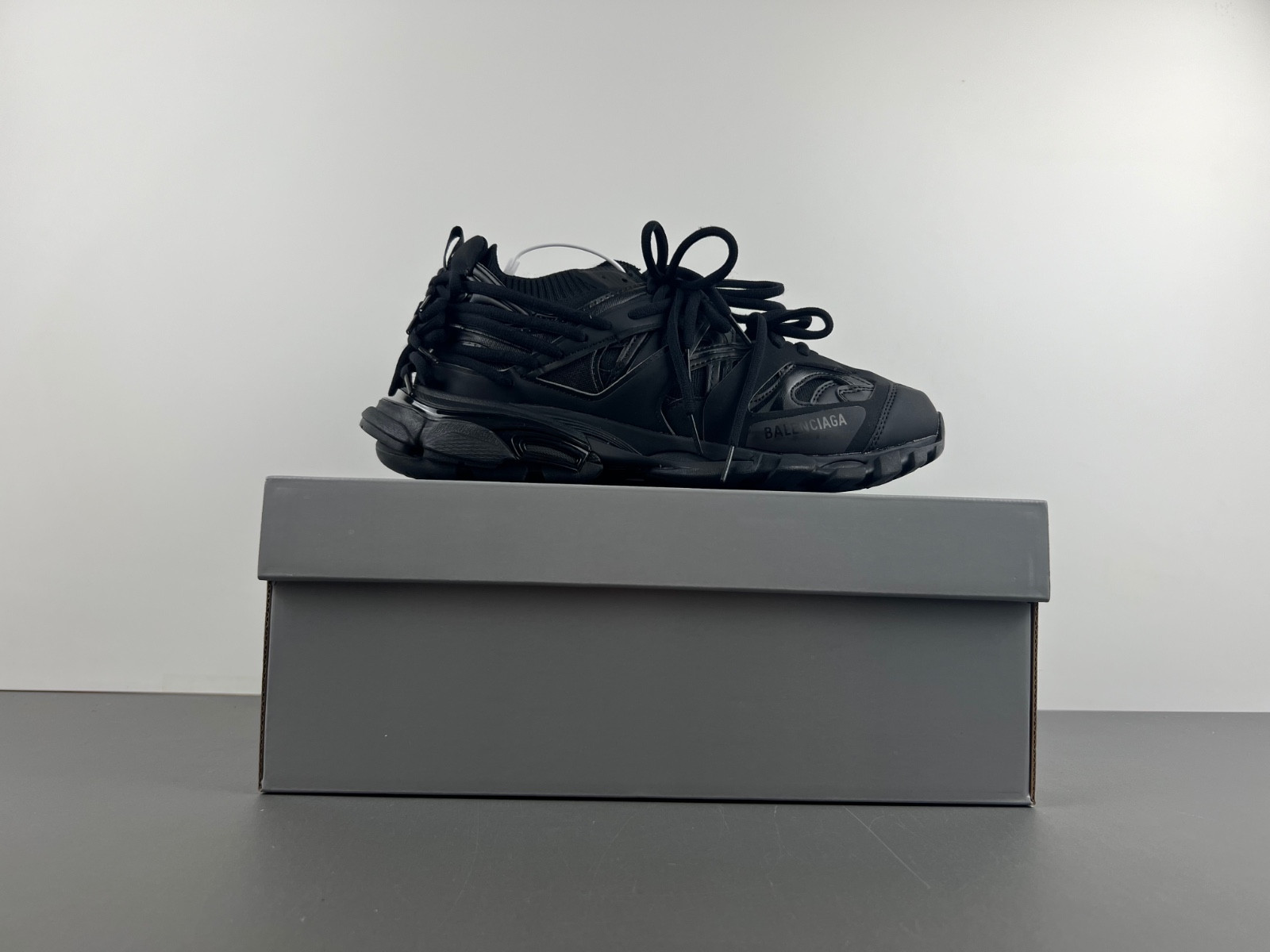 Ba*len*cia*ga track 786281 w3co1 1000