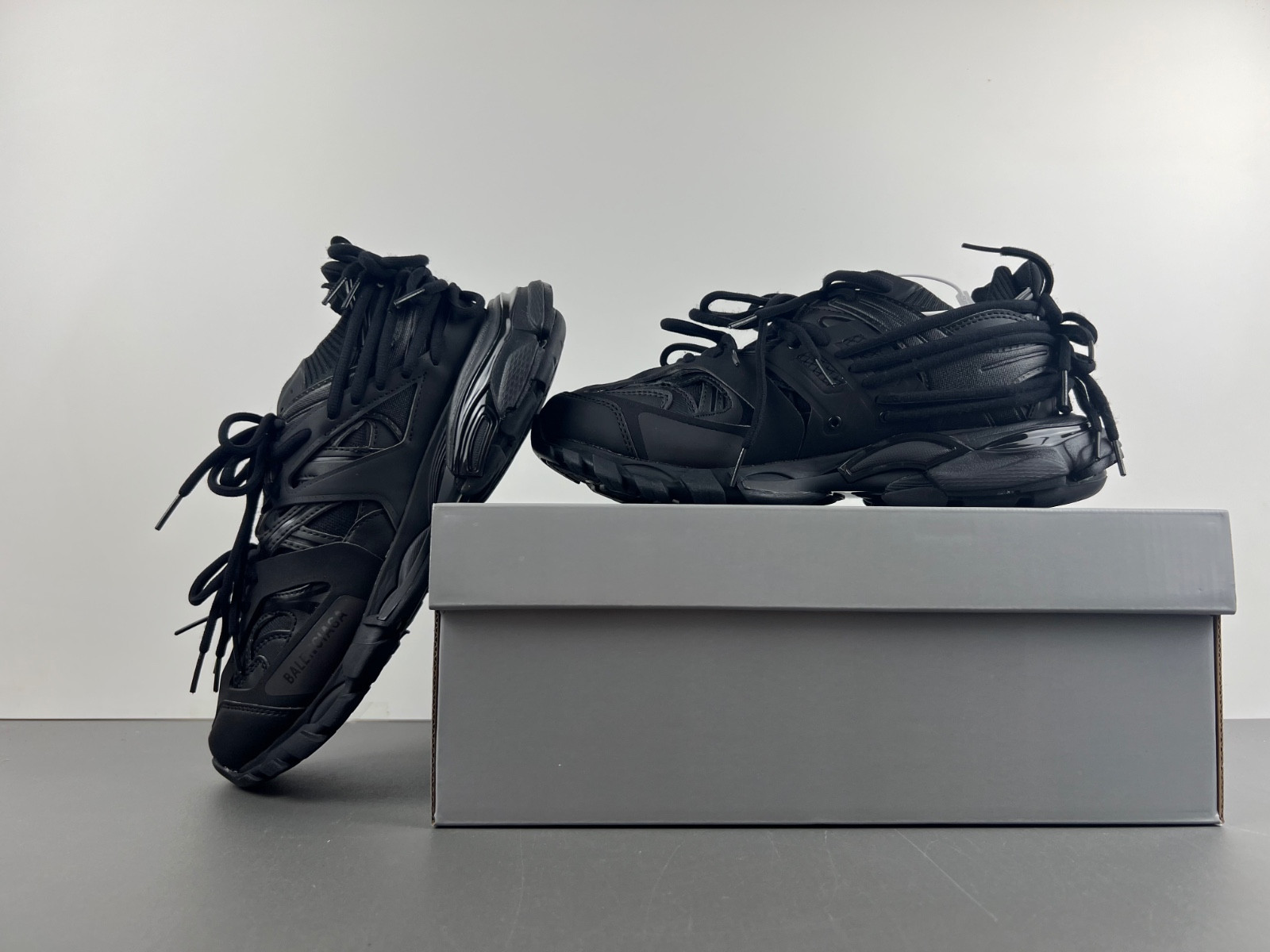 Ba*len*cia*ga track 786281 w3co1 1000