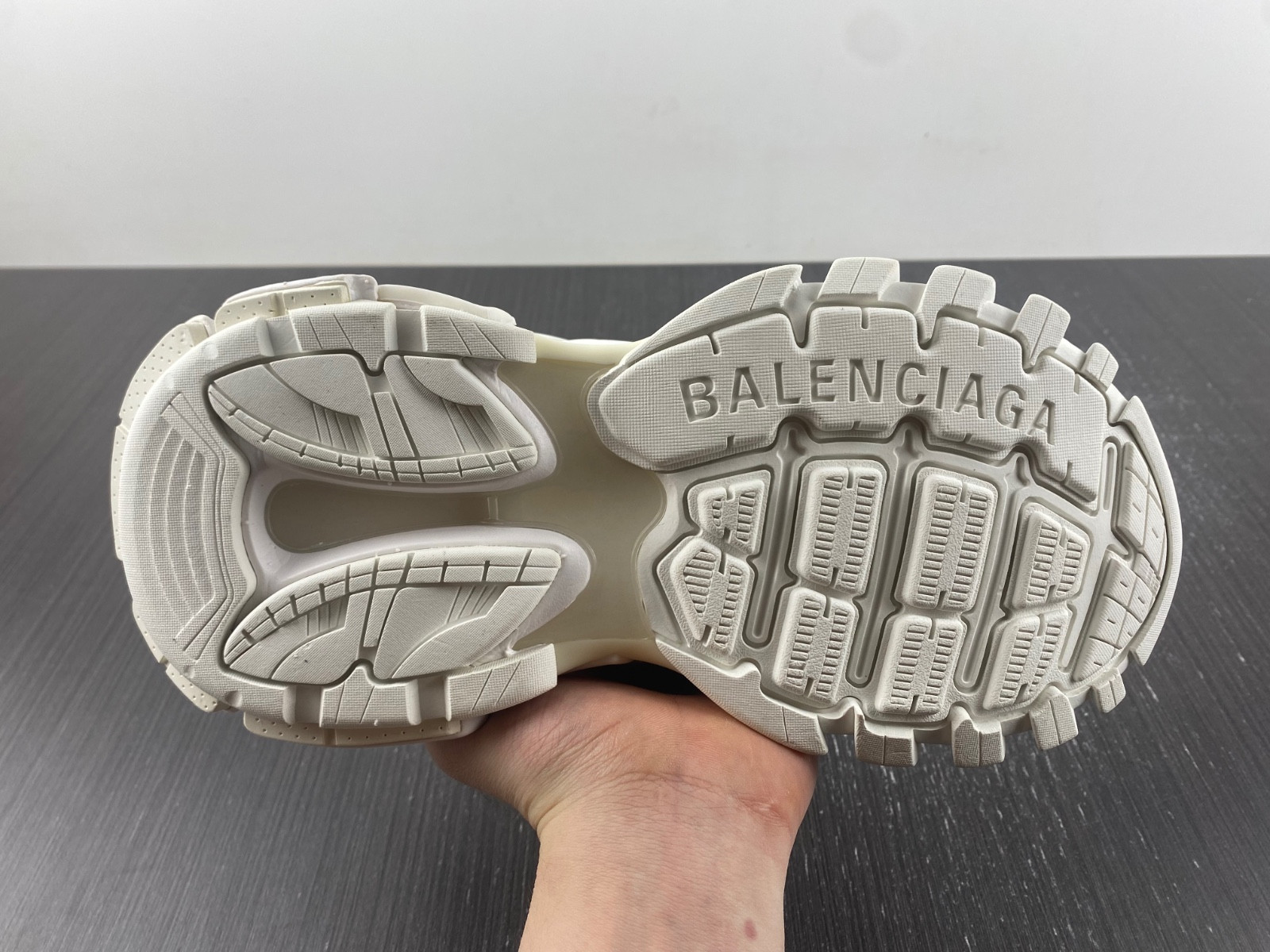 Ba*len*cia*ga track  542436 w3rm1 9081