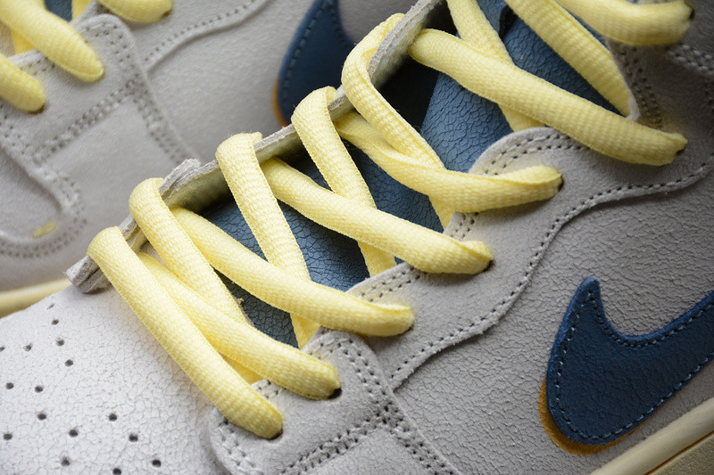 Atlas x Nike SB Dunk High CZ3334-100