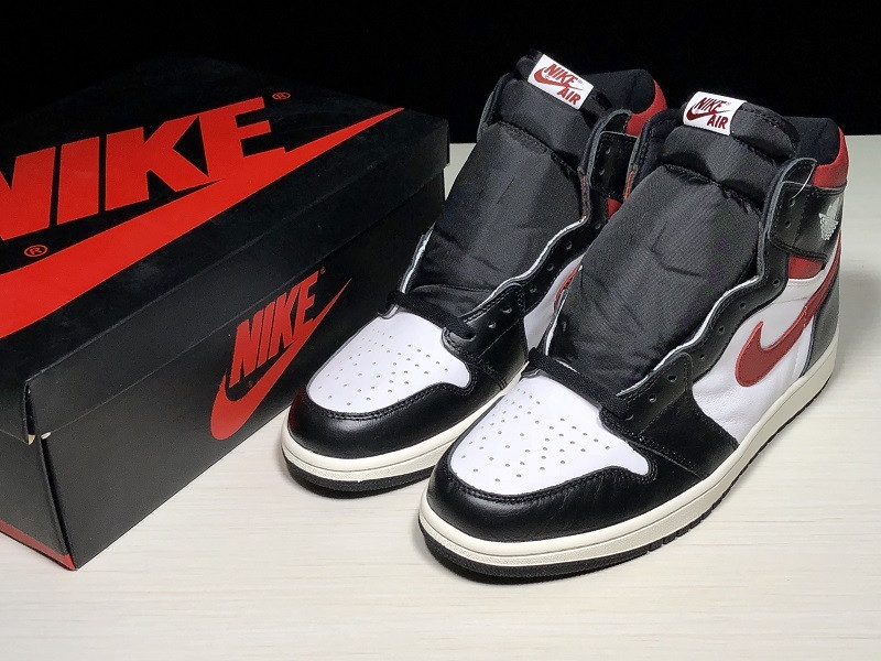 Air Jordan 1 Retro High OG “Gym Red” 555088-061