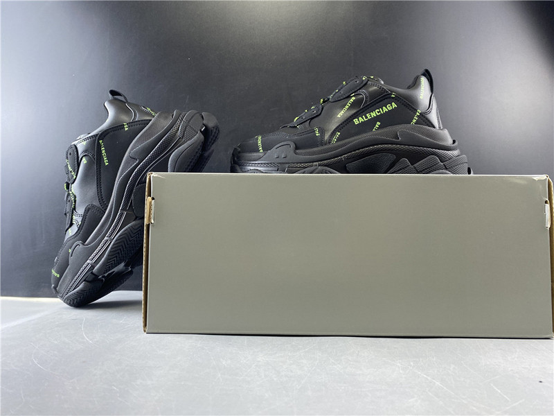 BLCG Triple S 542039-W2FA1-7633