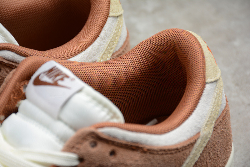 Nike Dunk Low PRM ‘Medium Curry’ DD1390-100