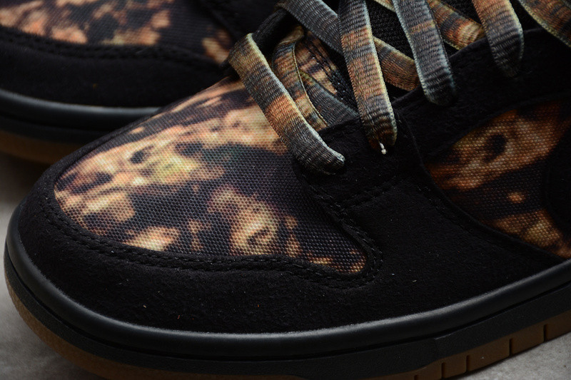 Nike SB Dunk Low Premium "Pushead 2" 536356-002