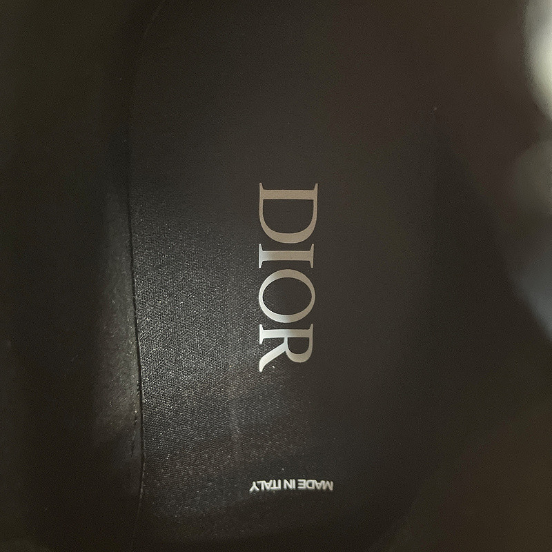 DR B23 High Top Sneaker