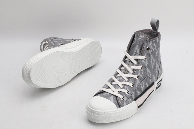 DR B23 High Top Sneaker