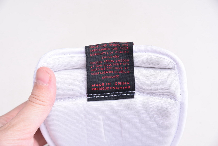 Air Jordan 1 Retro High Top 3 2.0 DA2728-100-1