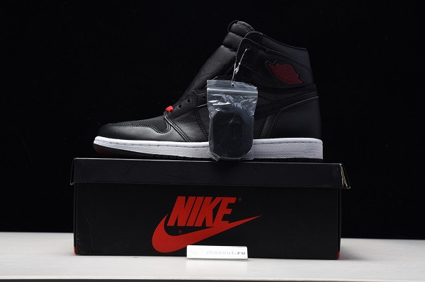 Air Jordan 1 Retro High OG “Black Satin” 555088-060