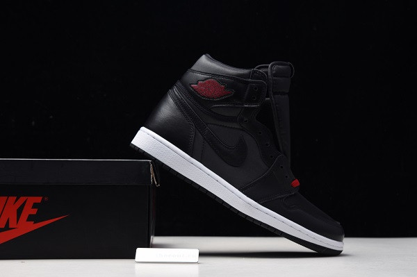 Air Jordan 1 Retro High OG “Black Satin” 555088-060