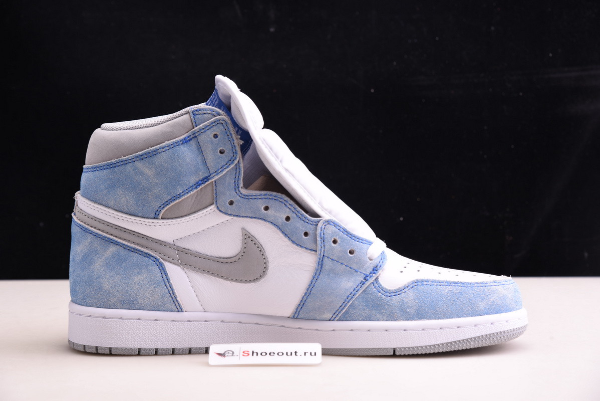 Air Jordan 1 High OG “Hyper Royal” 555088-402