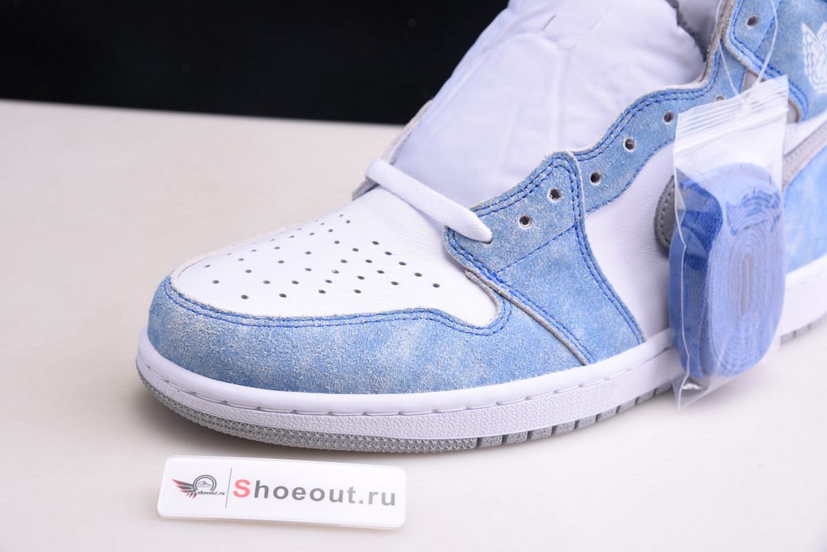 Air Jordan 1 High OG “Hyper Royal” 555088-402