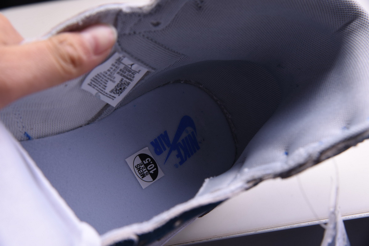 Air Jordan 1 High OG “Hyper Royal” 555088-402