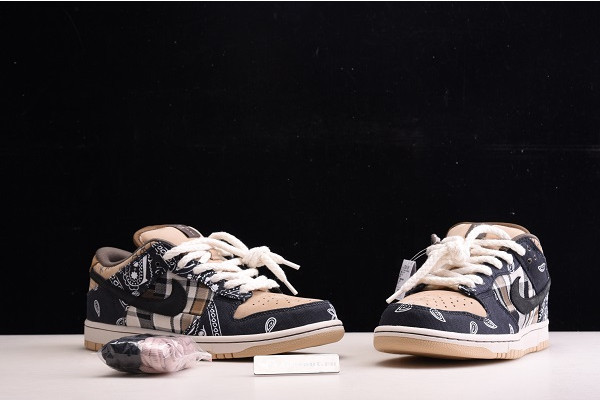 Travis Scott x Nike SB Dunk Low CT5053-001