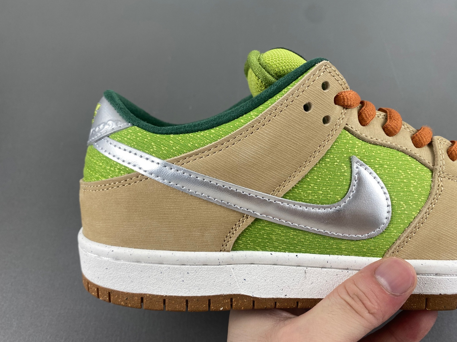 Nike SB Dunk Low “Escargot” FQ7585-200