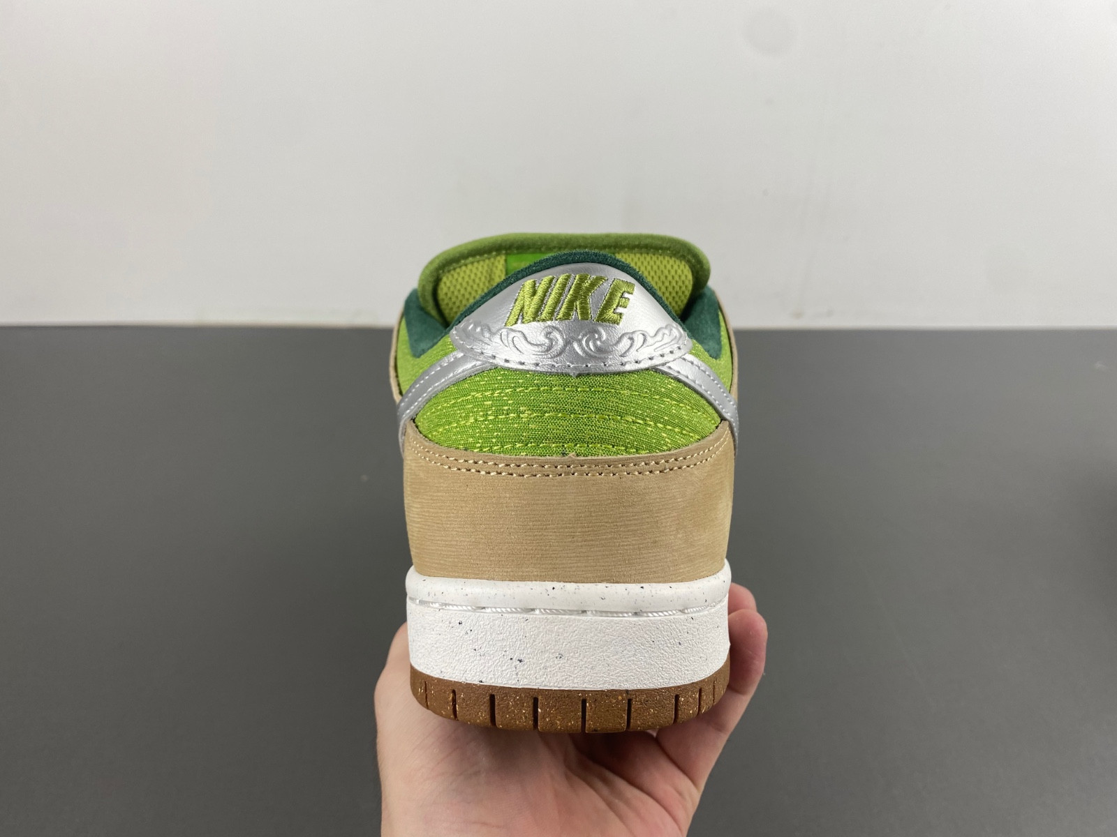 Nike SB Dunk Low “Escargot” FQ7585-200