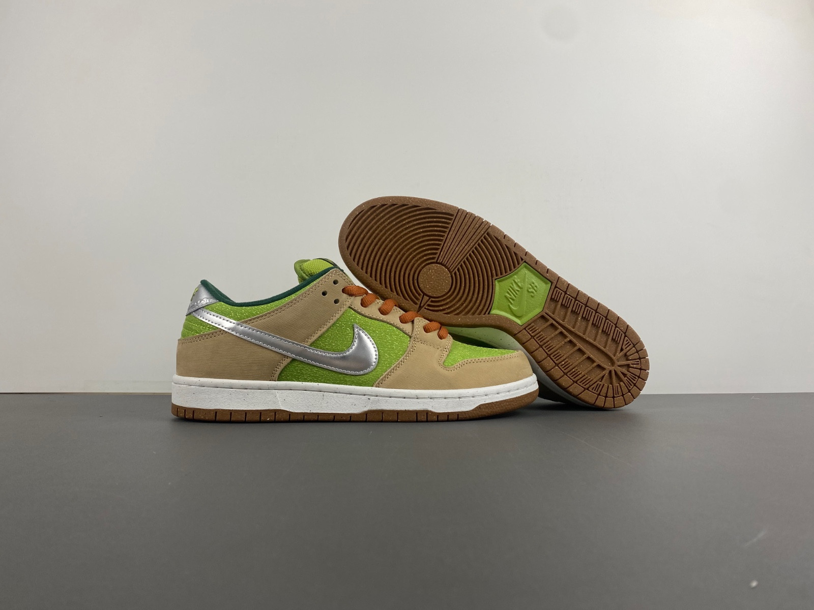 Nike SB Dunk Low “Escargot” FQ7585-200