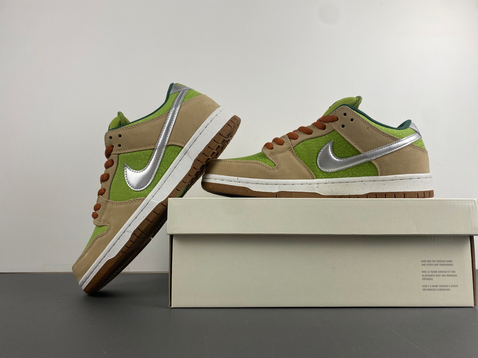 Nike SB Dunk Low “Escargot” FQ7585-200