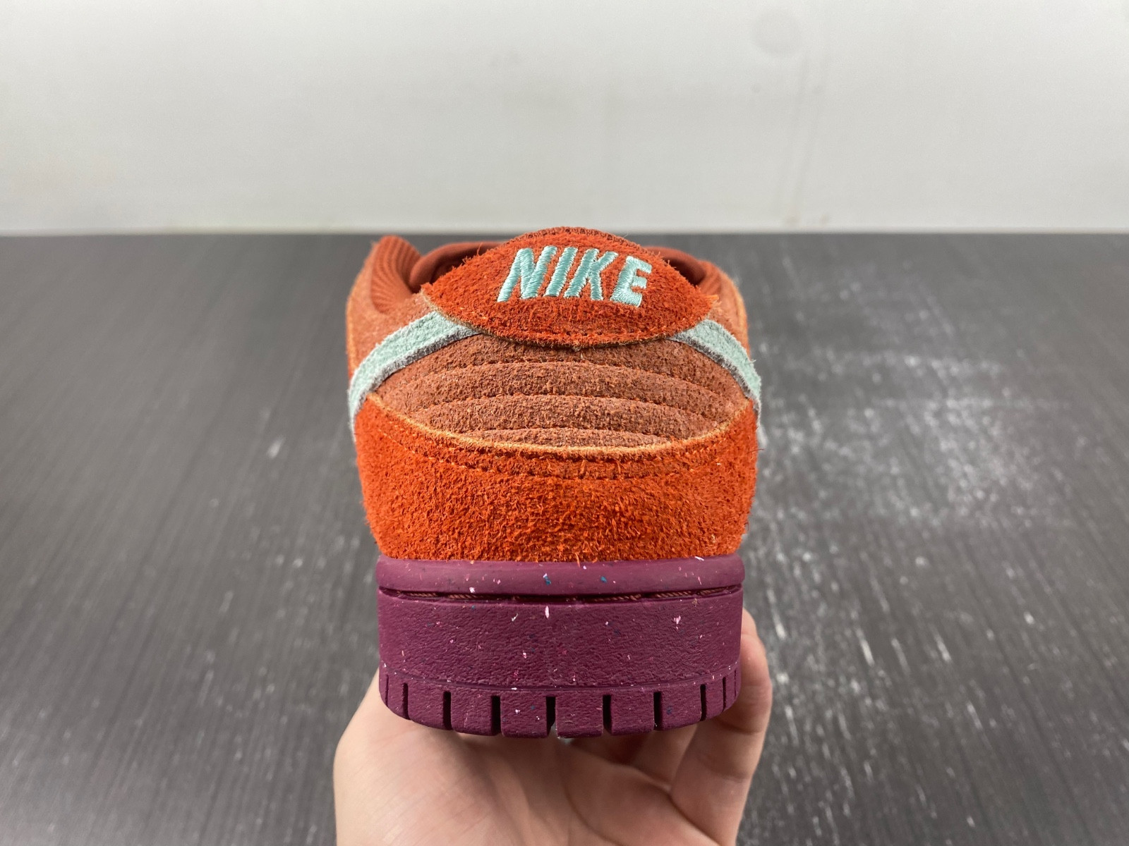 Nike SB Dunk Low “Mystic Red” DV5429-601