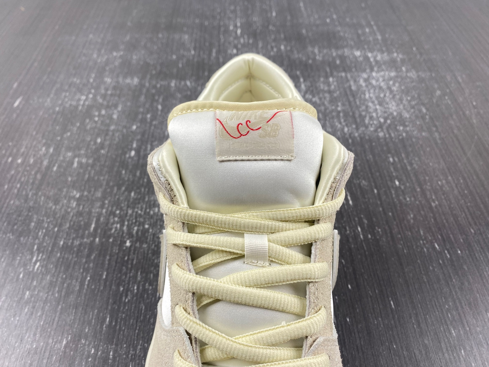 Nike SB Dunk Low “City of Love” FZ5654-100