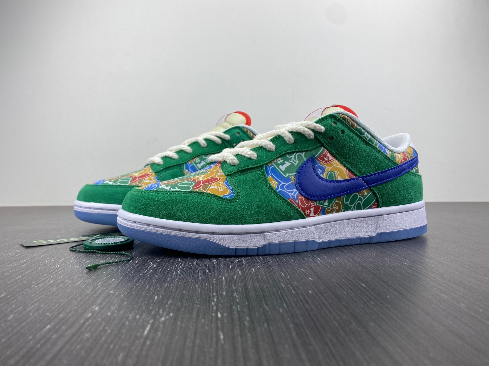 Nike Dunk Low “Foam Finger” DZ5184-300
