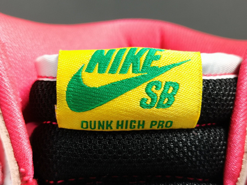 Gundam x Nike SB Dunk High "Project Unicorm-Rx-0” DH7717-100