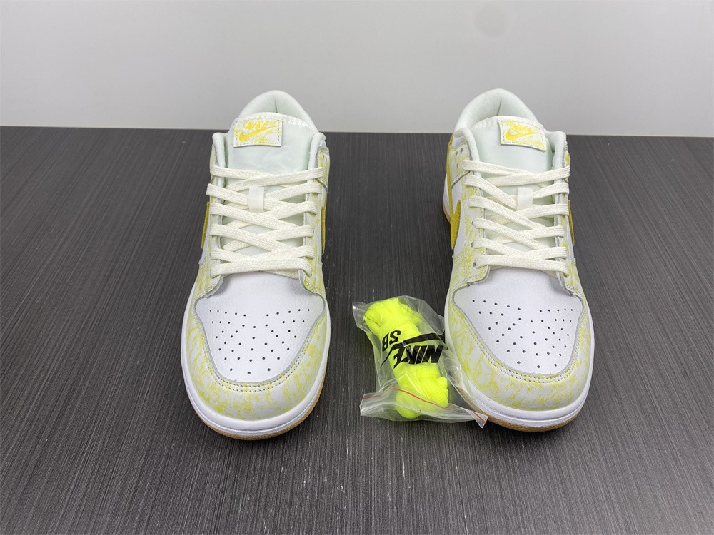 Nike Dunk Low WMNS “Yellow Strike” DM9467-700