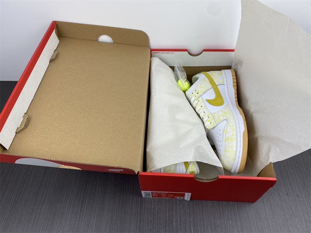 Nike Dunk Low WMNS “Yellow Strike” DM9467-700