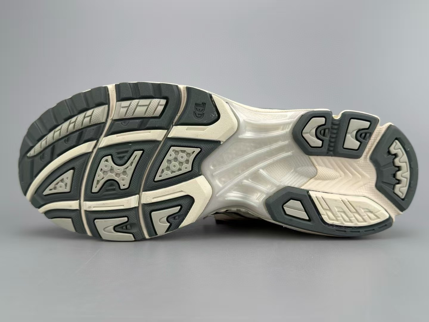 ASICS Gel-Kayano 14 1201A019-200