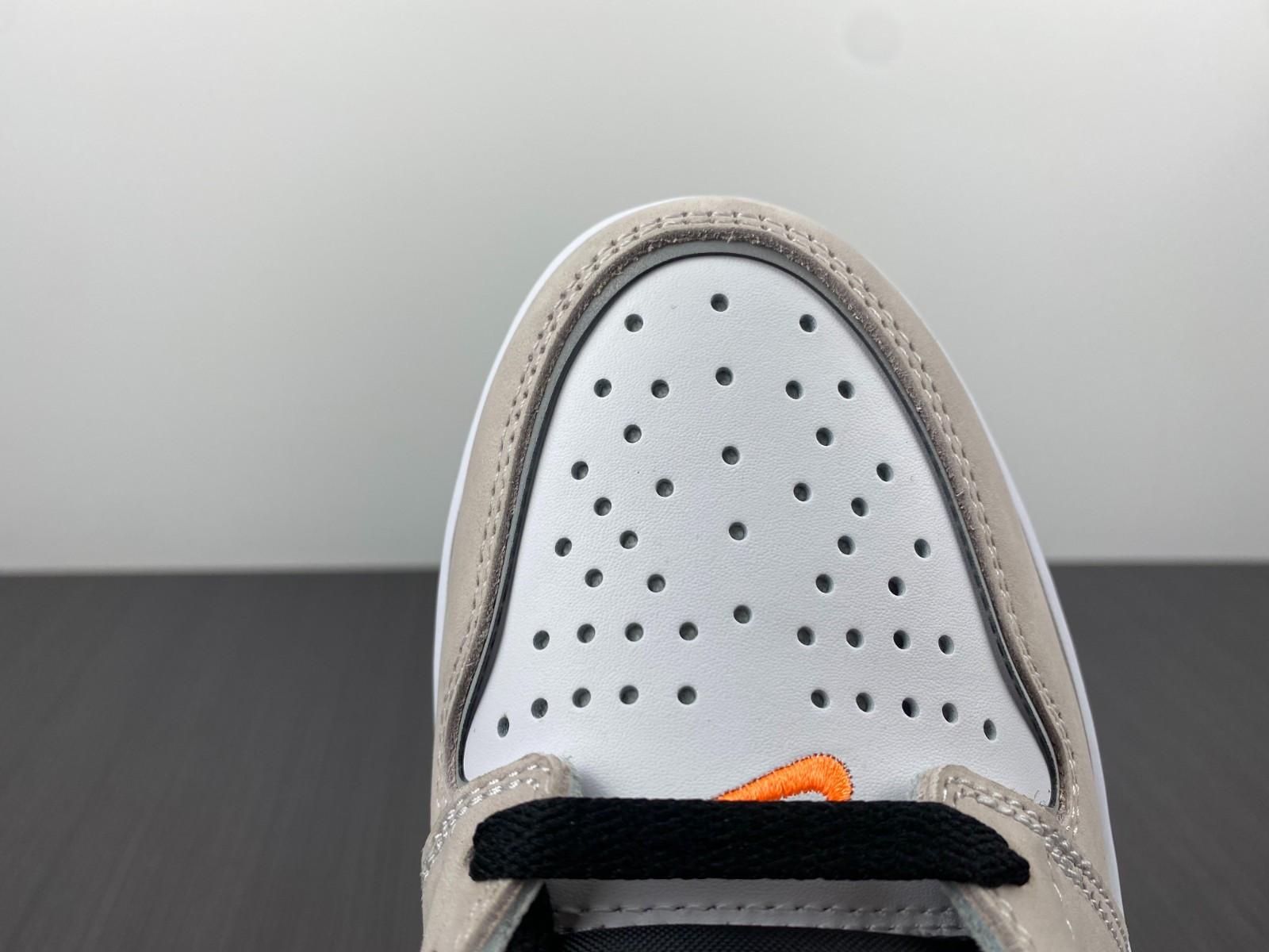 Air Jordan 1 High OG “Prototype” DC6515-100