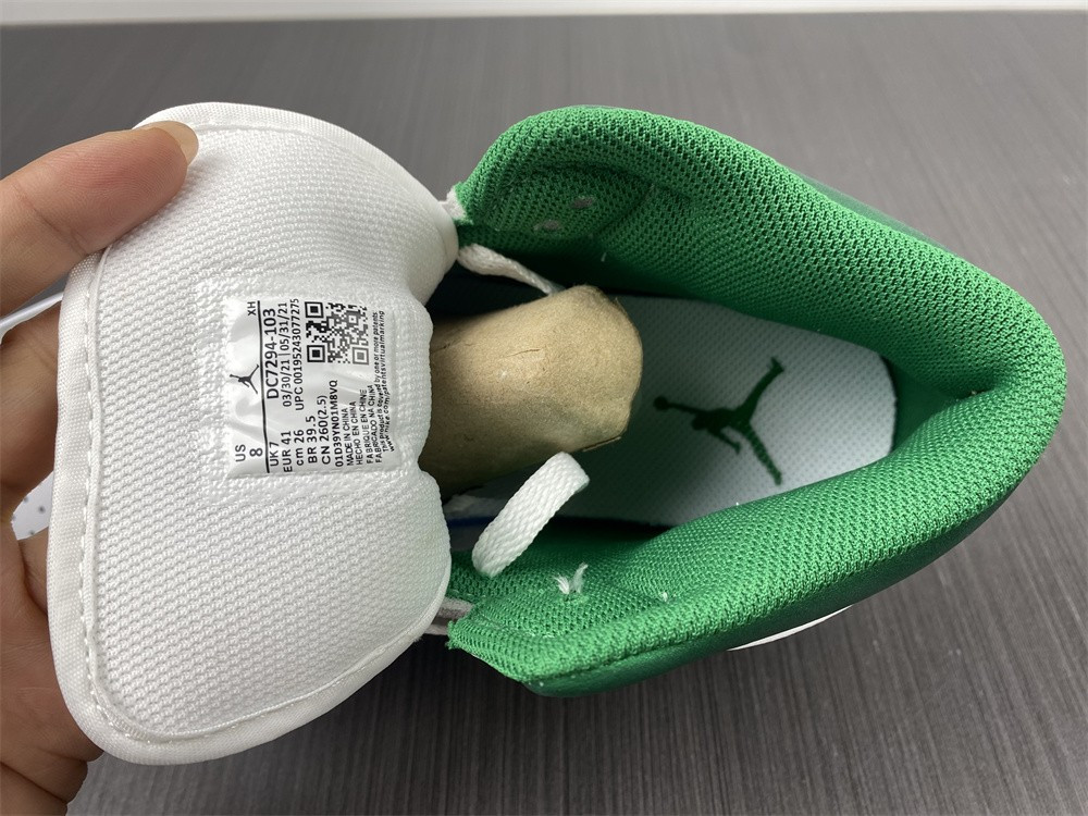 Air Jordan 1 Mid DC7294-103