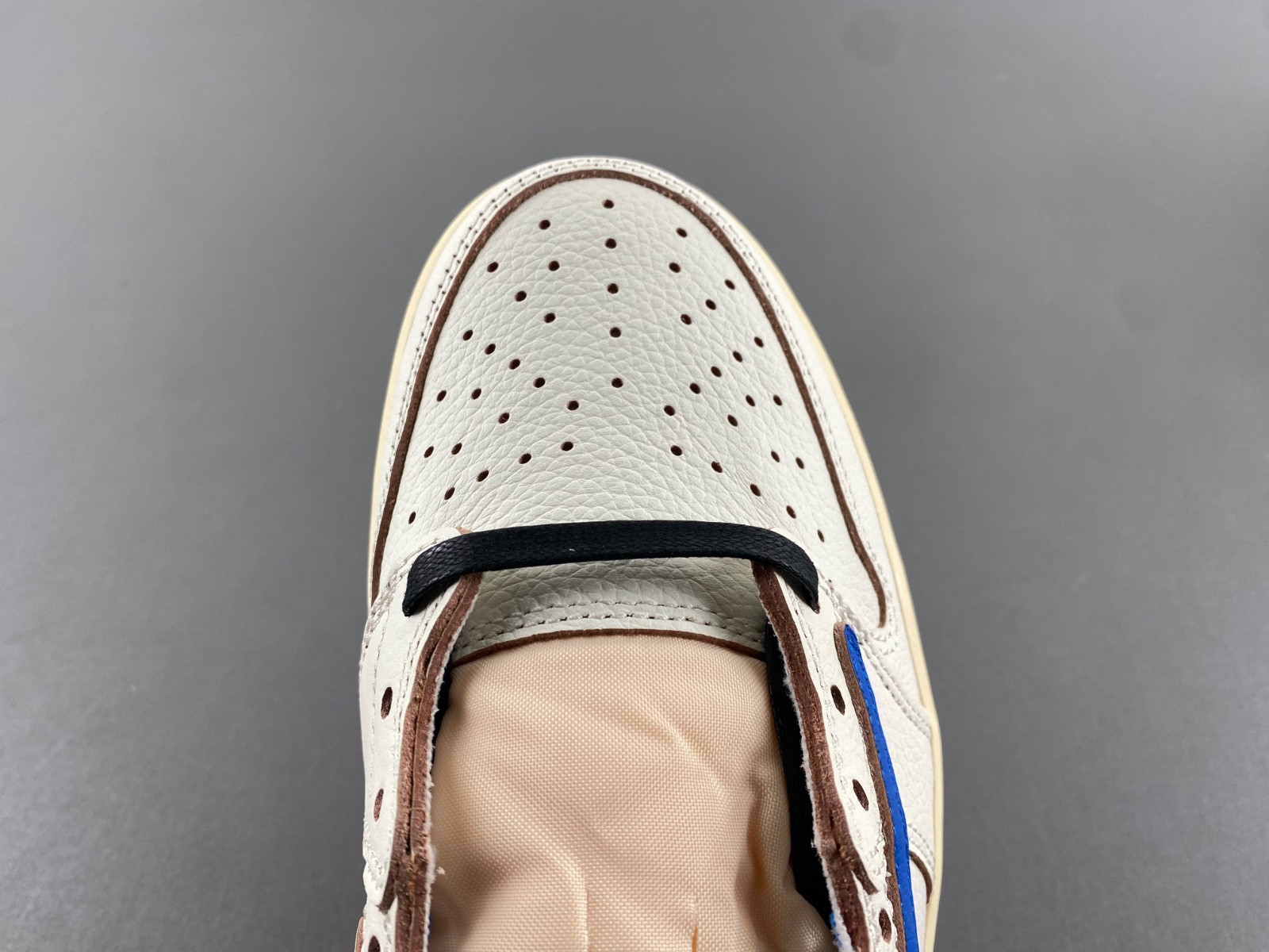 Travis Scott x Fragment x Air Jordan 1 Low OG DM7866-104