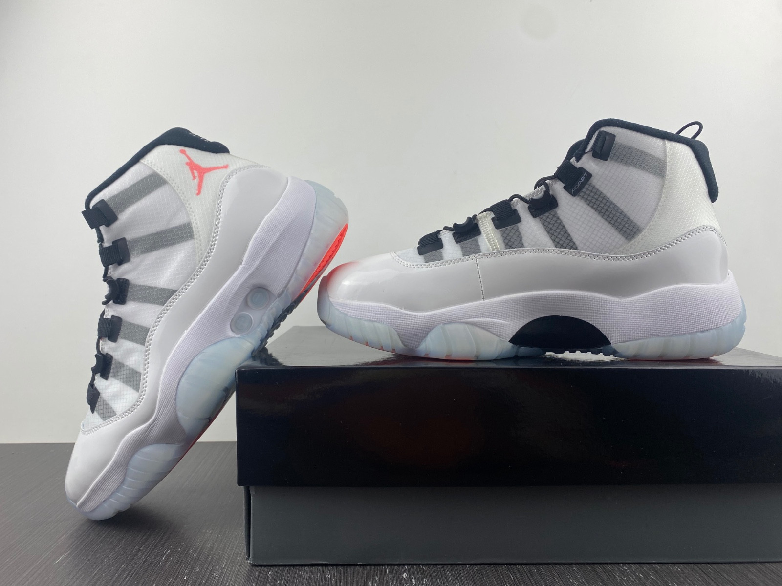 Air Jordan 11 Adapt white (CN Plug) DD3522-100
