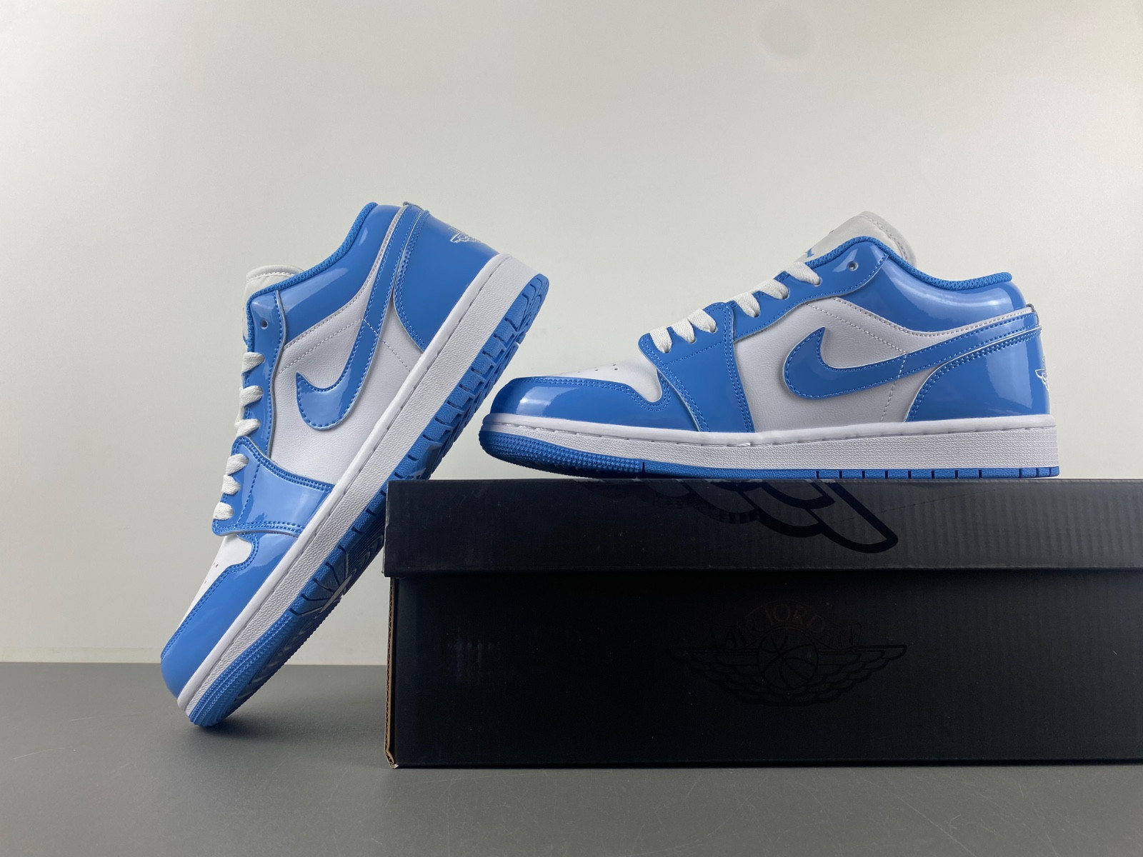 Air Jordan 1 Low “Legend Blue” FZ2138-114