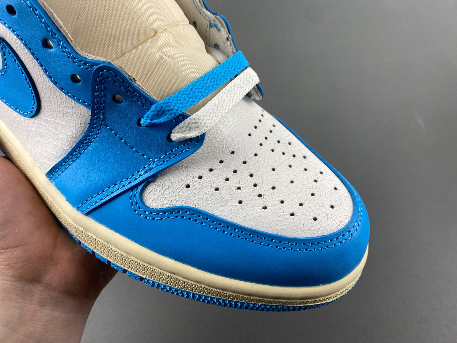 Air Jordan 1 High OG“UNC Reimagined” DZ5485-402