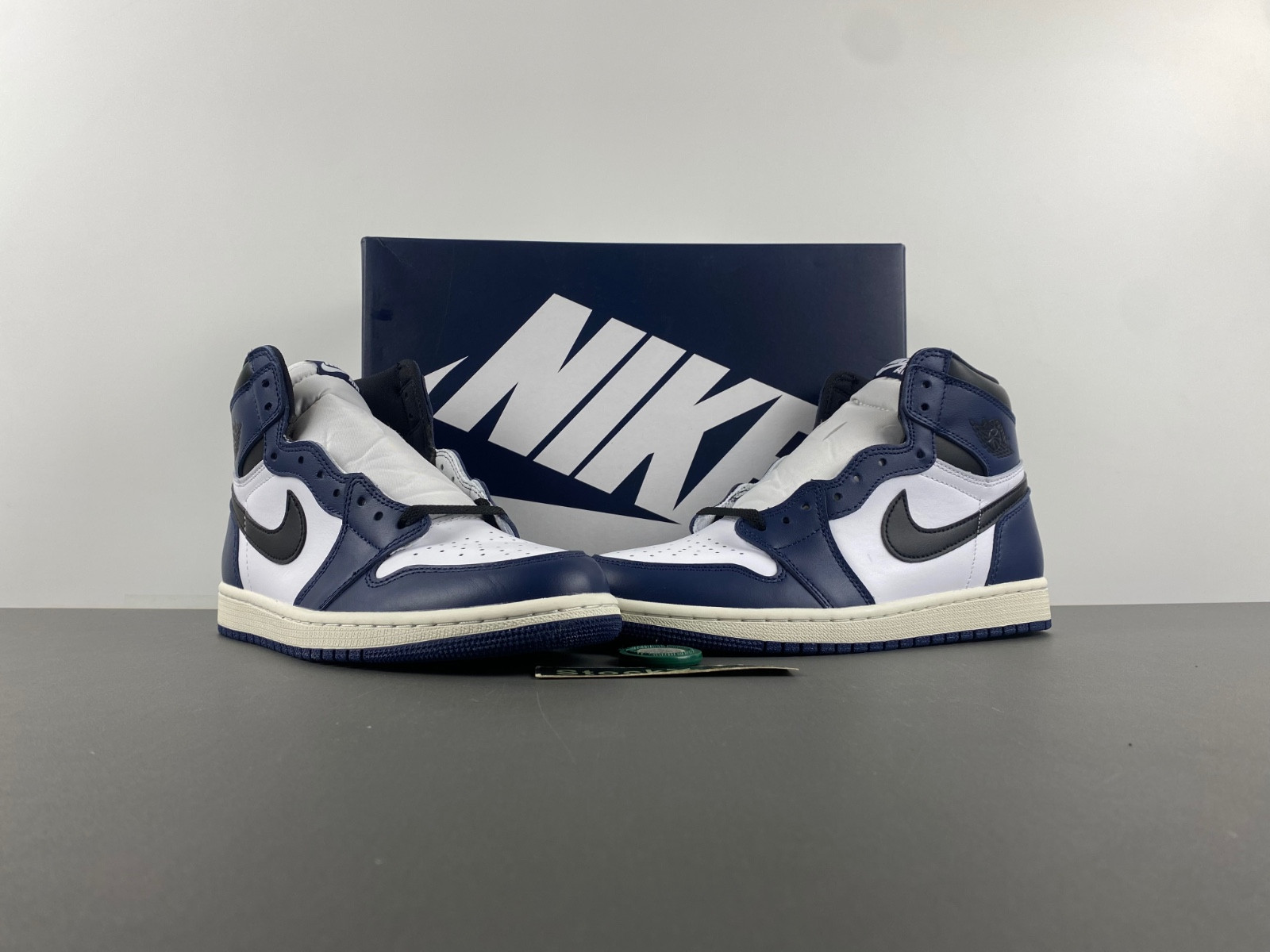 Air Jordan 1 High OG “Midnight Navy” DZ5485-401