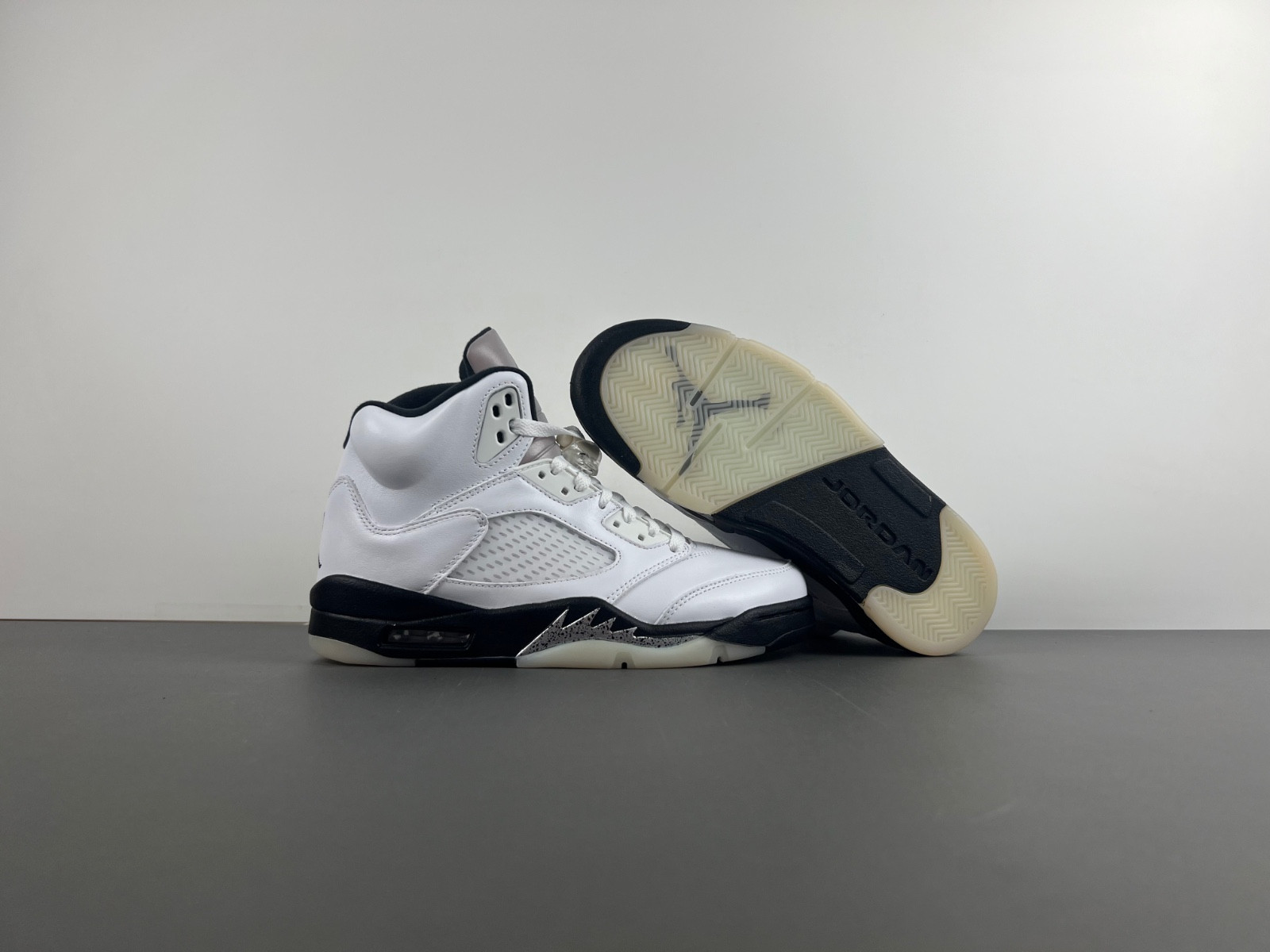 AIR JORDAN 5 RETRO DO0587-110