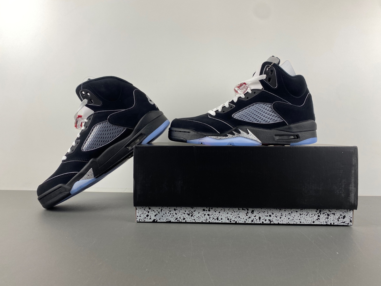 Air Jordan 5 “Black Metallic Reimagined” HF3975-001