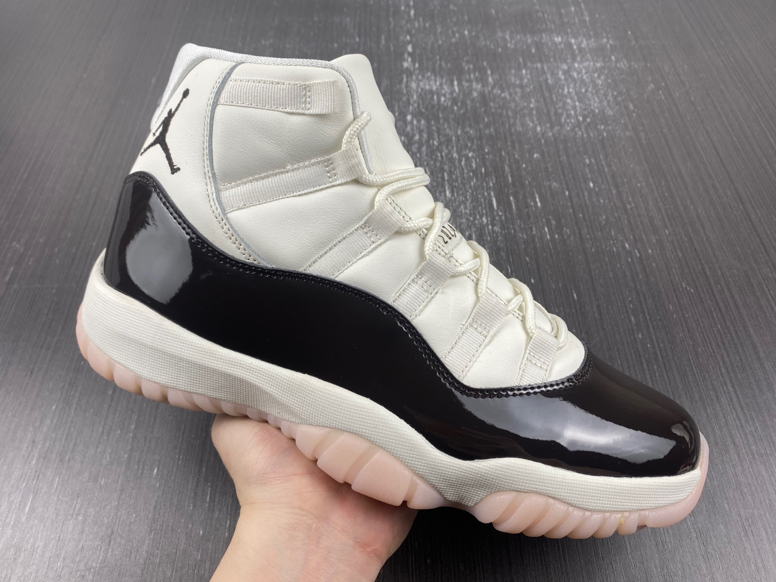 Air Jordan 11 WMNS “Neapolitan” AR0715-101