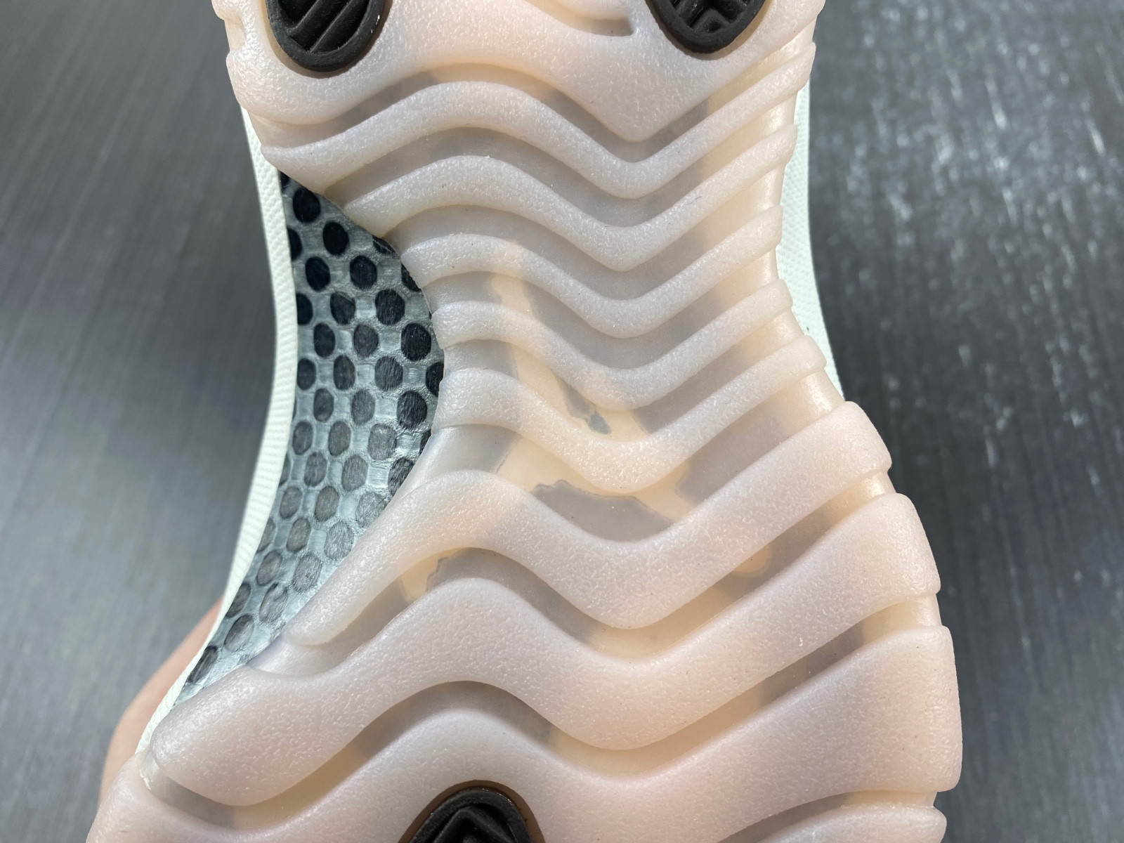 Air Jordan 11 WMNS “Neapolitan” AR0715-101