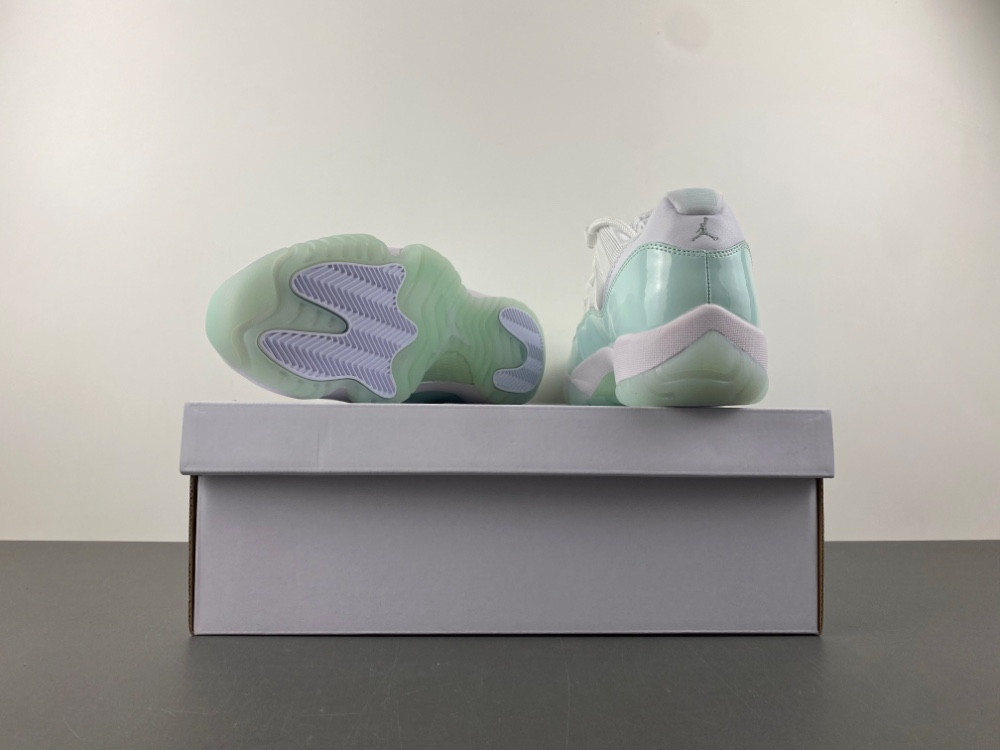 Air Jordan 11 Low “Igloo” (W) AH7860-103