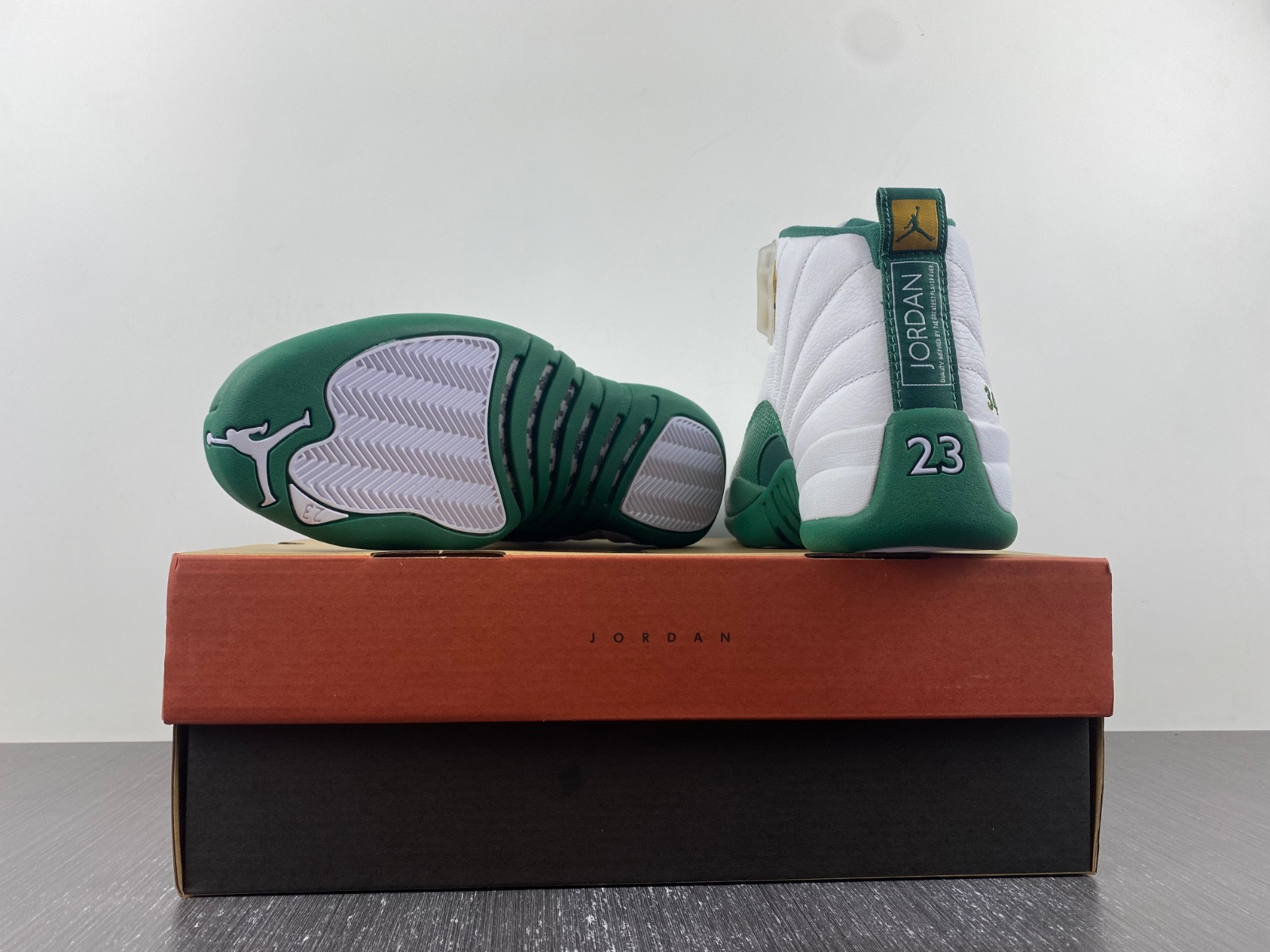 Jordan 12 136001-063