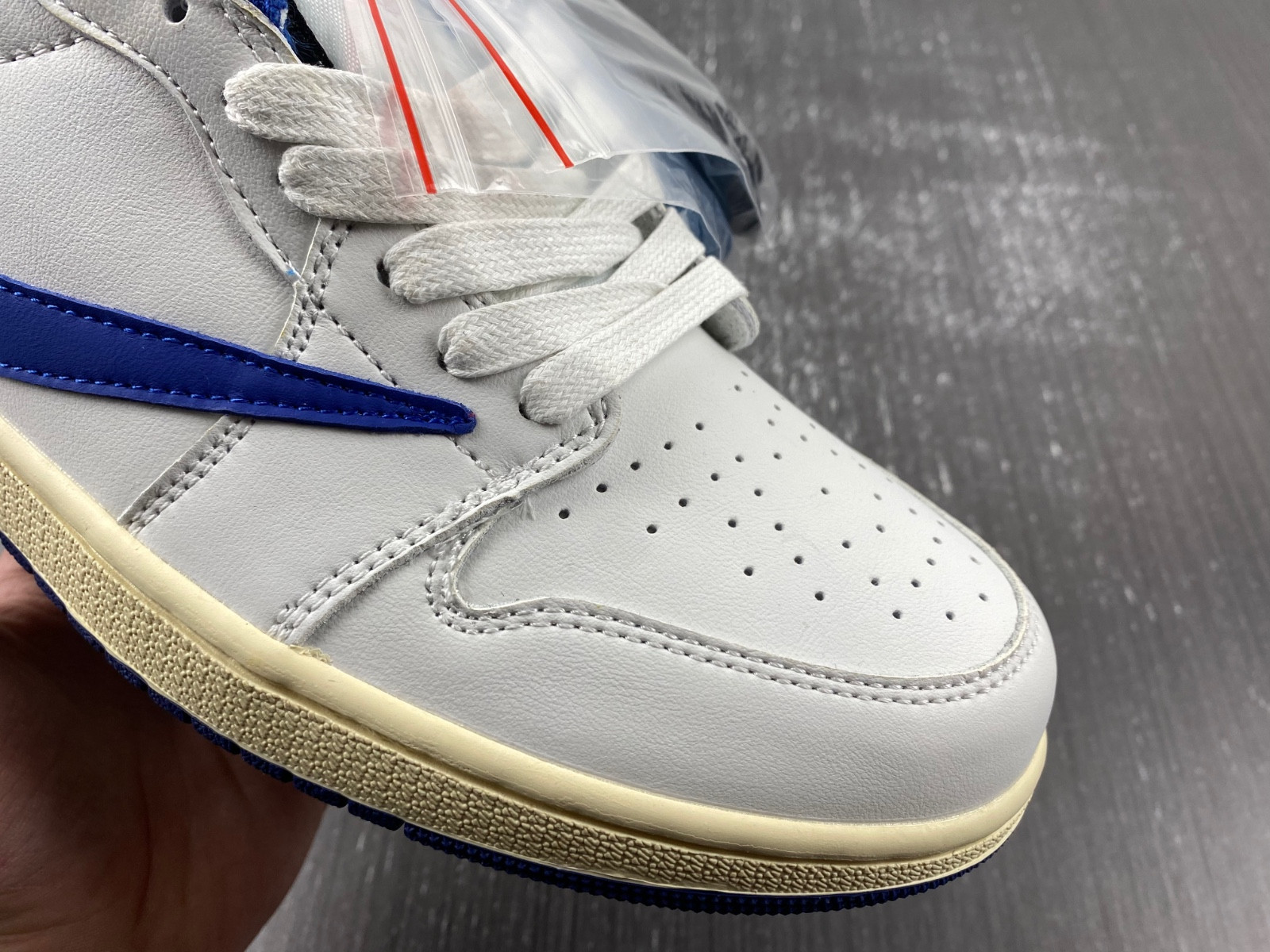 OFF-WHITE x Travis Scott x Air Jordan 1 DM7890-111