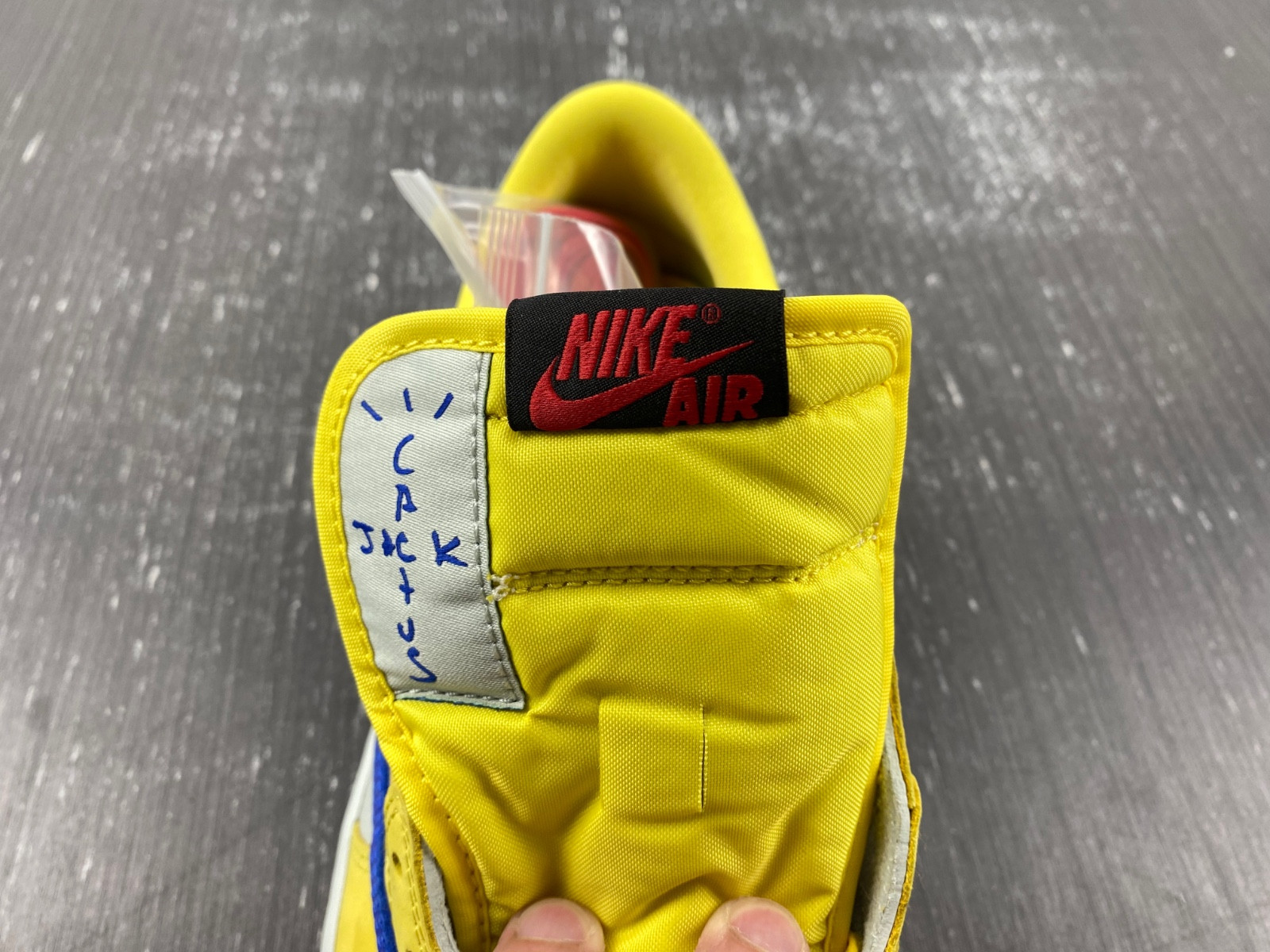 Travis Scott x Air Jordan 1 DZ4137-700