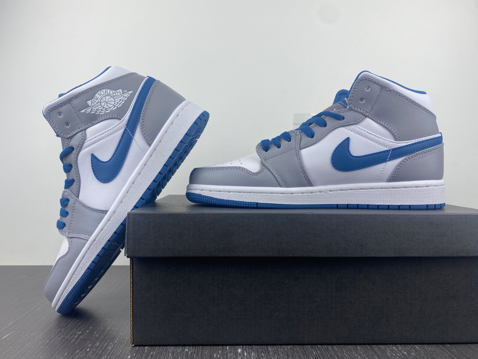 Jordan 1 Mid True Blue  DQ8426-014
