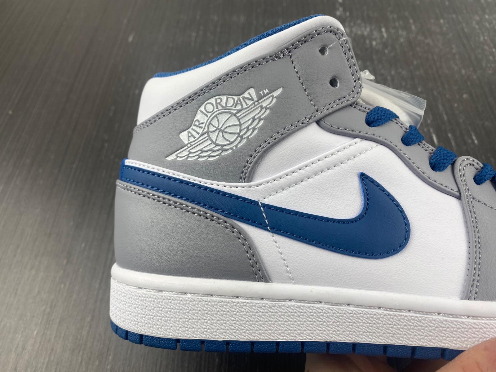 Jordan 1 Mid True Blue  DQ8426-014