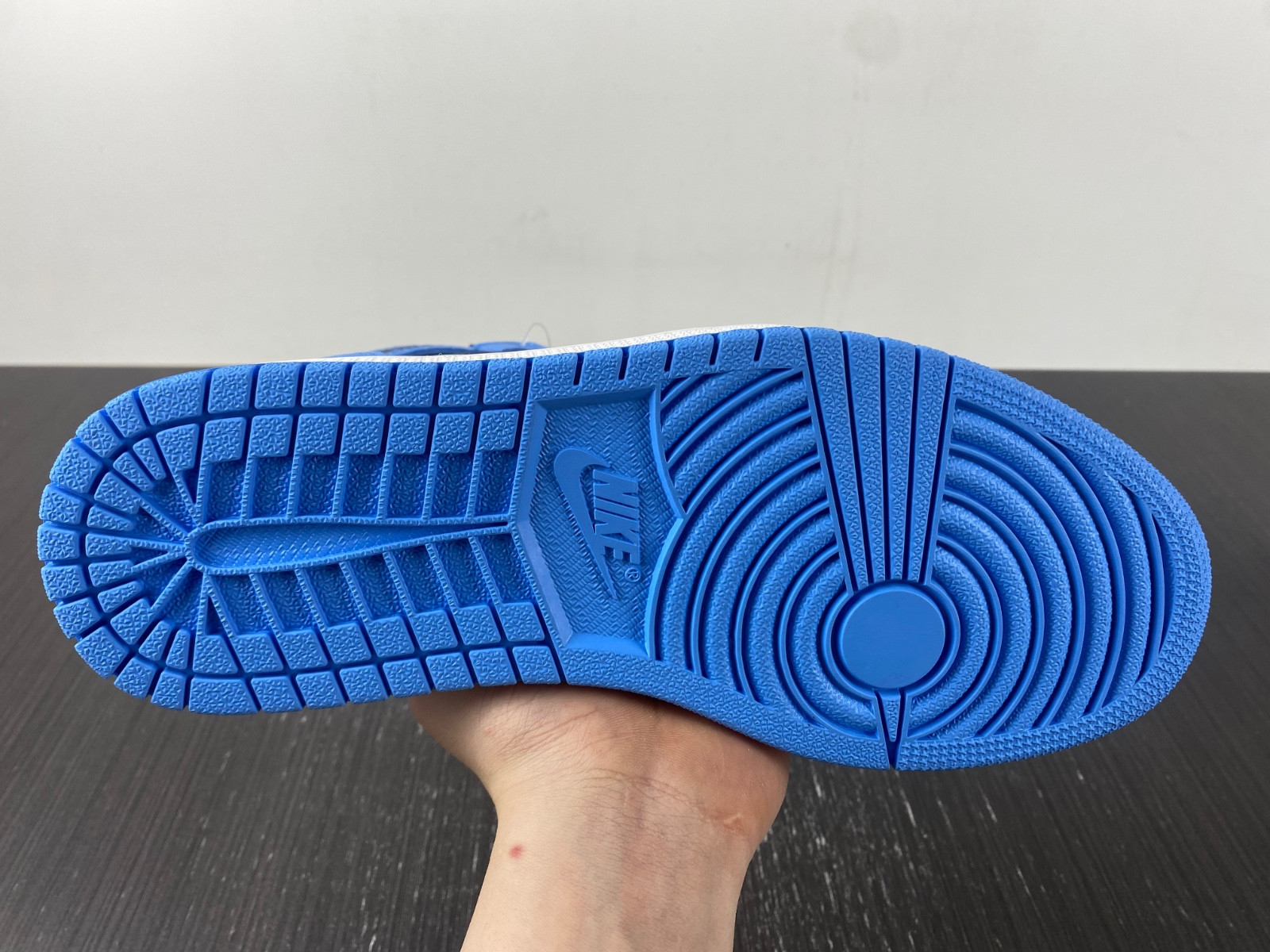 Air Jordan 1 High OG “University Blue” DZ5485-400