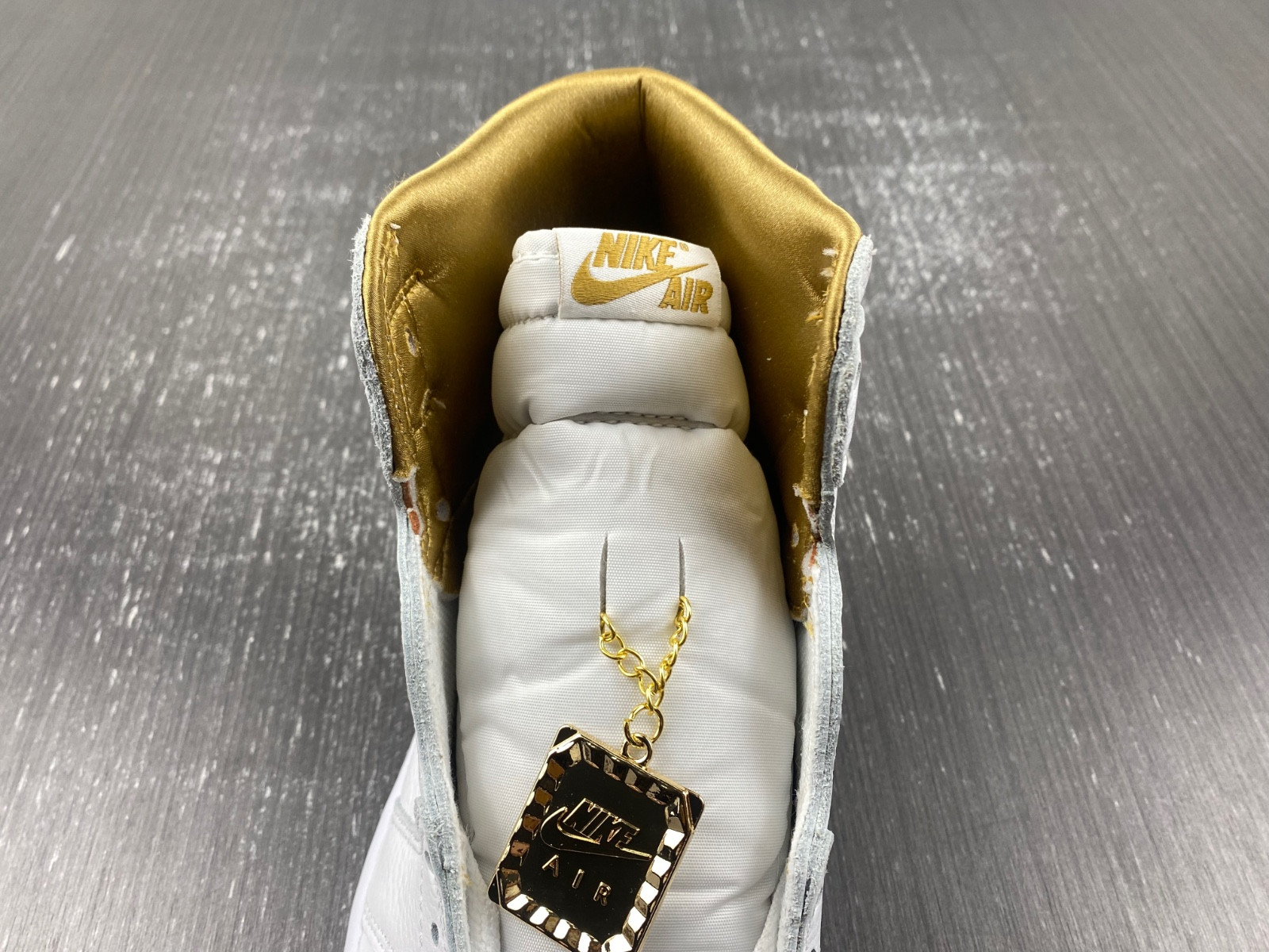 Air Jordan 1 High OG WMNS “Metallic Gold” FD2596-107